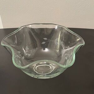 Large Clear Glass Decorative Serving Bowl Scalloped Rim & Etched Floral & Leaves